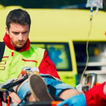 ambulance, ernstig gewond, seriously injured,